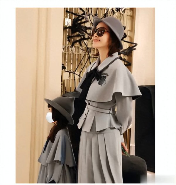 明福今投 唐艺昕带5岁女儿出游，宝贝颜值在线，完美继承张若昀基因！